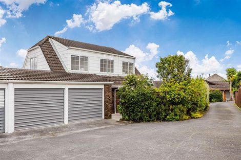 Photo of property in 1/5 Kadina Place, Botany Downs, Auckland, 2010