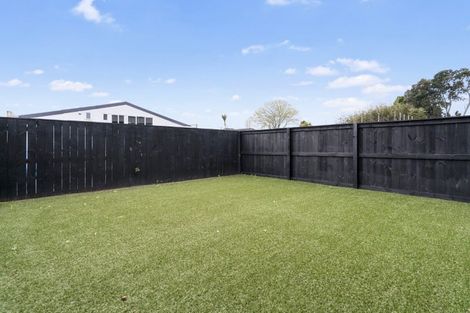 Photo of property in 1/4045f Great North Road, Glen Eden, Auckland, 0602