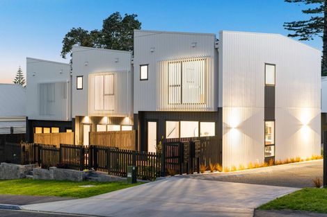 Photo of property in 1/18 Handley Avenue, Narrow Neck, Auckland, 0624