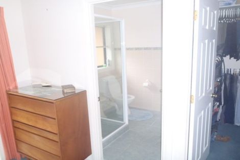 Photo of property in 6 Roy Maloney Drive, Henderson, Auckland, 0612