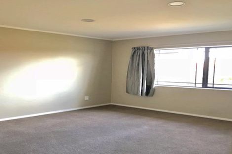 Photo of property in 113 Golfland Drive, Golflands, Auckland, 2013