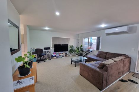Photo of property in 26 Brashier Circle, Sunnyvale, Auckland, 0612