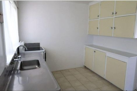 Photo of property in 32 Raleigh Road, Northcote, Auckland, 0627