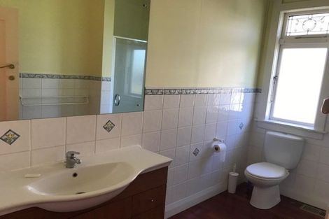 Photo of property in 5 Maungakiekie Avenue, Greenlane, Auckland, 1051