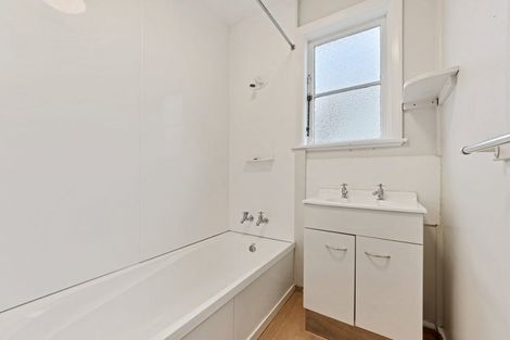 Photo of property in 42 Pitcairn Crescent, Bryndwr, Christchurch, 8053