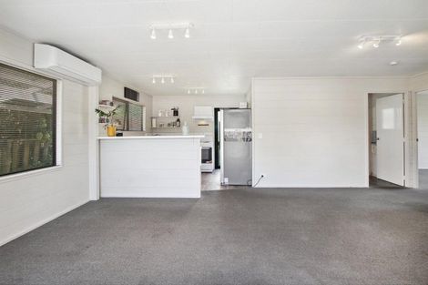 Photo of property in 17a Leaming Place, Clarks Beach, 2122