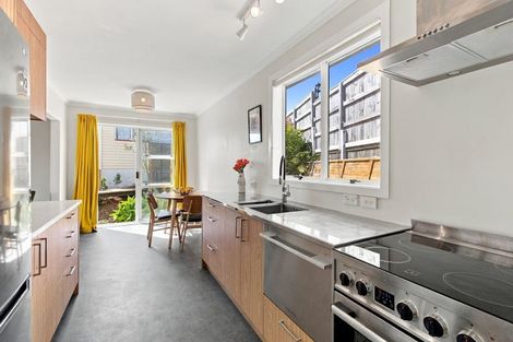 Photo of property in 28 Annandale Street, Lynmouth, New Plymouth, 4310
