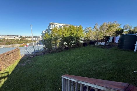 Photo of property in 28 Baulcomb Parade, Windsor Park, Auckland, 0632
