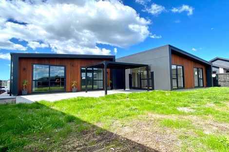 Photo of property in 9 Ngaroma Crescent, Whitianga, 3510