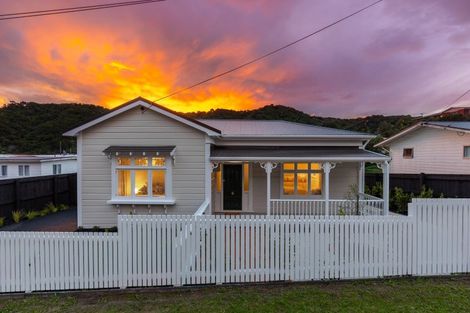 Photo of property in 95b Waikawa Road, Picton, 7220