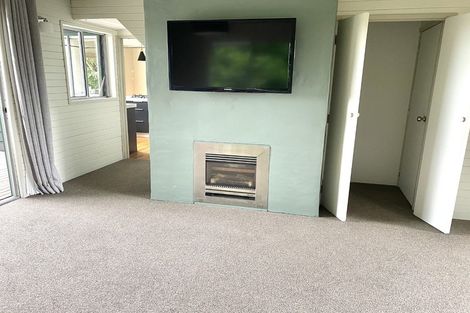 Photo of property in 8 Arapito Road, Titirangi, Auckland, 0604