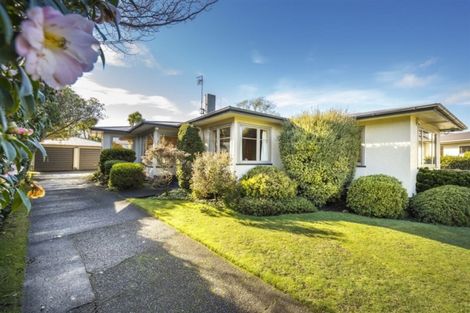Photo of property in 11 Athlone Place, Hokowhitu, Palmerston North, 4410