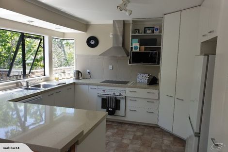 Photo of property in 16 Taupiko Place, Green Bay, Auckland, 0604