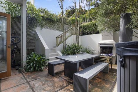 Photo of property in 43 Grove Road, Kelburn, Wellington, 6012