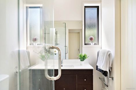 Photo of property in 21 Fairbairn Place, East Tamaki Heights, Auckland, 2016