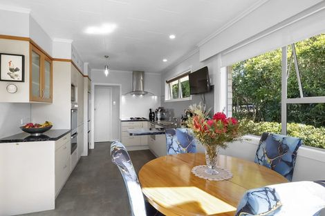 Photo of property in 6 Te Mara Place, Merrilands, New Plymouth, 4312