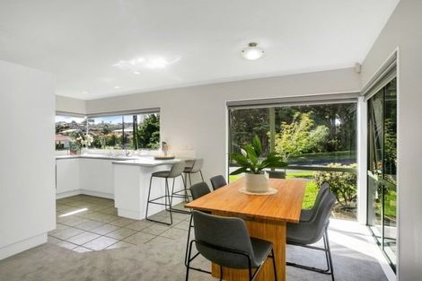 Photo of property in 1/4 De Havilland Drive, Goodwood Heights, Auckland, 2105