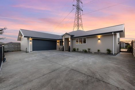 Photo of property in 4 Cyprus Place, Fitzherbert, Palmerston North, 4410