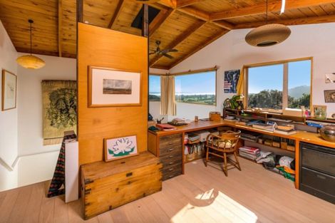 Photo of property in 393 Motutara Road, Muriwai, Waimauku, 0881