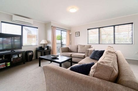Photo of property in 2/87 Hobsonville Road, West Harbour, Auckland, 0618