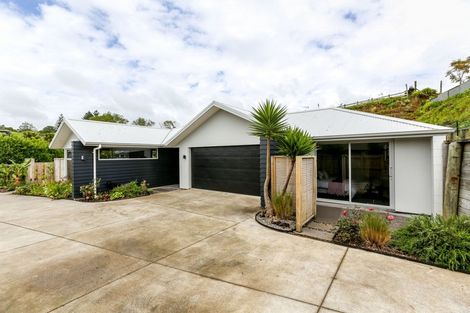 Photo of property in 17a Heta Road, Highlands Park, New Plymouth, 4312