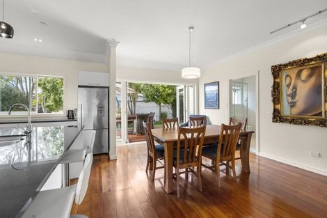 Photo of property in 16a Fenwick Avenue, Milford, Auckland, 0620