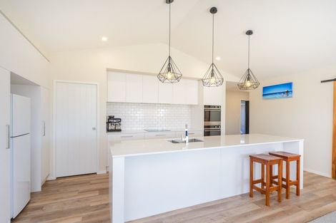 Photo of property in 48 Vaucluse Heights, Fitzherbert, Palmerston North, 4410