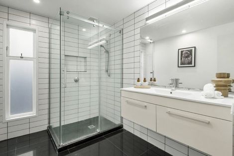 Photo of property in 2/68 Norwood Road, Bayswater, Auckland, 0622