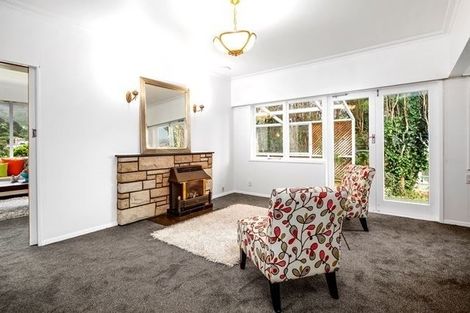 Photo of property in 3 Larsen Crescent, Tawa, Wellington, 5028