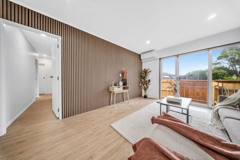 Photo of property in 2/22 Camellia Place, Mount Roskill, Auckland, 1041