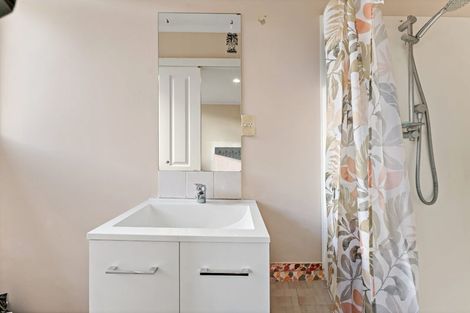 Photo of property in 13 Piriti Place, Weymouth, Auckland, 2103