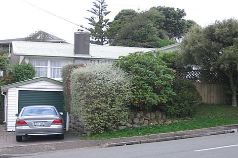 Photo of property in 27 Catherine Crescent, Paparangi, Wellington, 6037