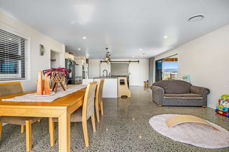 Photo of property in 6 Mcwatters Drive, Ngatea, 3503