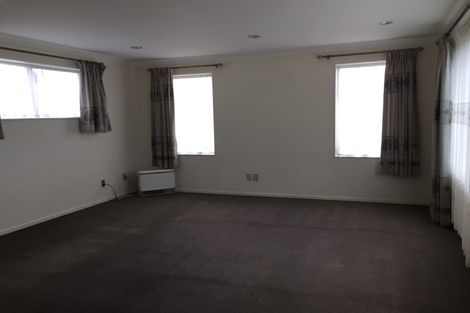 Photo of property in 8a The Rosebowl, Sunnyhills, Auckland, 2010