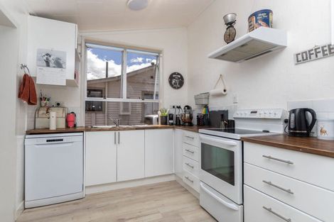 Photo of property in 64 Allardice Street, Dannevirke, 4930