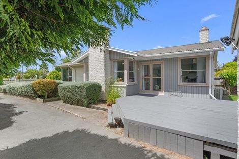 Photo of property in 37 Greendale Avenue, Avonhead, Christchurch, 8042