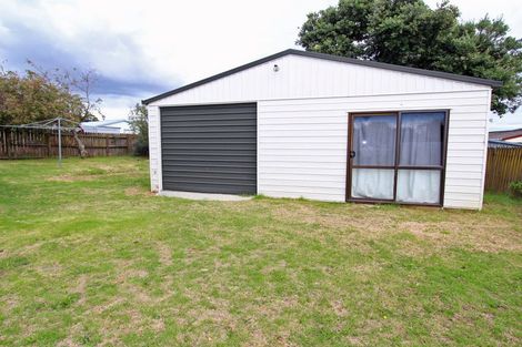 Photo of property in 64 Hollyford Drive, Clover Park, Auckland, 2105