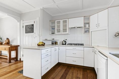 Photo of property in 219 Devon Street West, New Plymouth, 4310