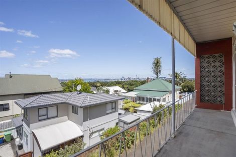 Photo of property in 9/219 Onewa Road, Birkenhead, Auckland, 0626