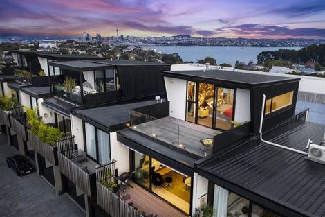 Photo of property in Sugar Lane Apartments, 11/31 Rawene Road, Birkenhead, Auckland, 0626