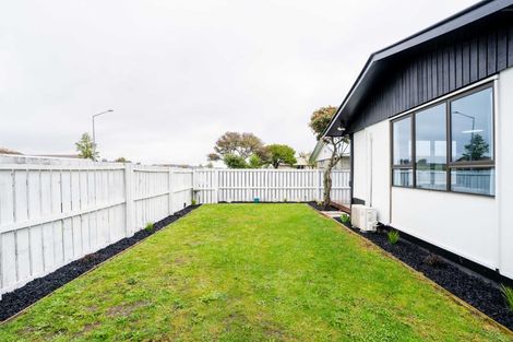 Photo of property in 8a Queenspark Drive, Parklands, Christchurch, 8083