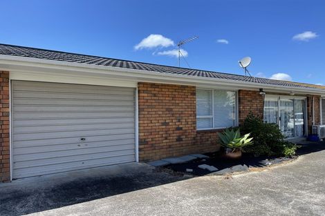 Photo of property in 2/32 Eastern Beach Road, Eastern Beach, Auckland, 2012