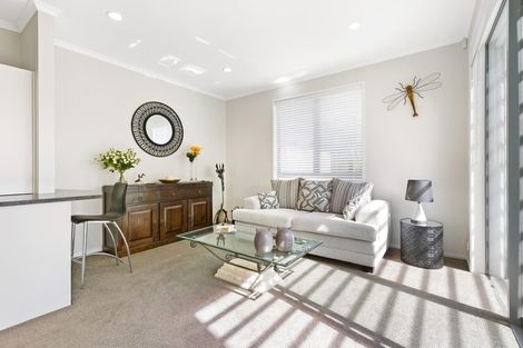 Photo of property in 32 Provence Esplanade, Te Atatu Peninsula, Auckland, 0610