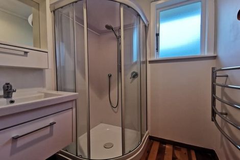 Photo of property in 20 Cotswold Crescent, Newlands, Wellington, 6037