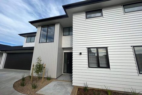Photo of property in 21 Madden Avenue, Kumeu, 0810