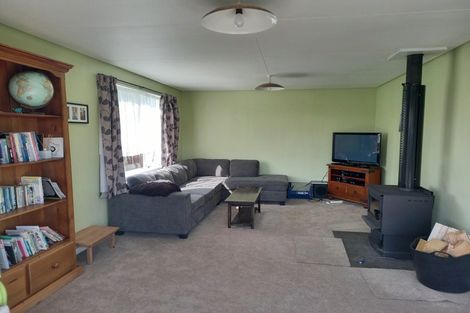 Photo of property in 1 Grove Burn Road, Tuatapere, 9620