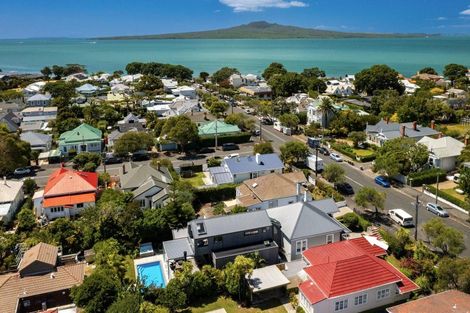 Photo of property in 11 Cheltenham Road, Devonport, Auckland, 0624