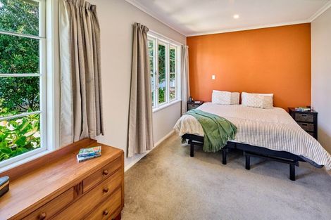 Photo of property in 135 Seaview Road, Paraparaumu Beach, Paraparaumu, 5032