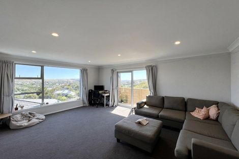 Photo of property in 20a Chetwode Grove, Newlands, Wellington, 6037
