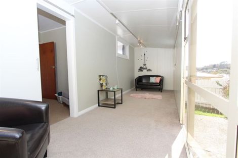 Photo of property in 81 Beazley Avenue, Paparangi, Wellington, 6037